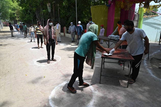 April 14, 2020, Prayagraj, Uttar Pradesh, India: Prayagraj: Migratory workers and students maintain social distance as they in queue to take free food outside Ishwar Sharan college community kitchen during a nationwide lockdown government-imposed nationwide lockdown as a preventive measure against the COVID-19 coronavirus, in Allahabad on Tuesday, April 14, 2020. Prayagraj India - ZUMAv115 20200414_zap_v115_002 Copyright: xPrabhatxKumarxVermax