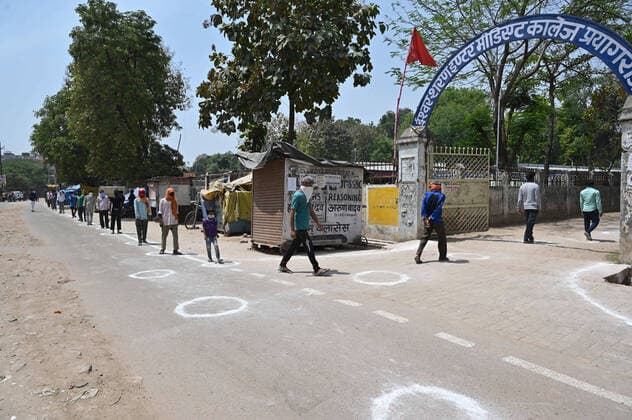 April 14, 2020, Prayagraj, Uttar Pradesh, India: Prayagraj: Migratory workers and students maintain social distance as they in queue to take free food outside Ishwar Sharan college community kitchen during a nationwide lockdown government-imposed nationwide lockdown as a preventive measure against the COVID-19 coronavirus, in Allahabad on Tuesday, April 14, 2020. Prayagraj India - ZUMAv115 20200414_zap_v115_008 Copyright: xPrabhatxKumarxVermax