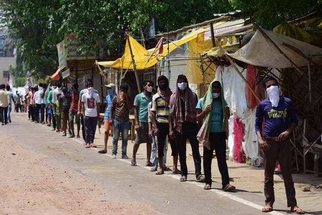 April 14, 2020, Prayagraj, Uttar Pradesh, India: Prayagraj: Migratory workers and students maintain social distance as they in queue to take free food outside Ishwar Sharan college community kitchen during a nationwide lockdown government-imposed nationwide lockdown as a preventive measure against the COVID-19 coronavirus, in Allahabad on Tuesday, April 14, 2020. Prayagraj India - ZUMAv115 20200414_zap_v115_013 Copyright: xPrabhatxKumarxVermax