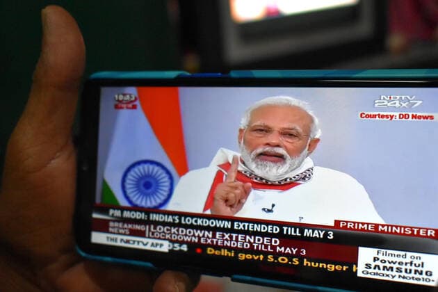 India: COVID-19 lockdown extended to May 3, 2020 People are showing Narendra Modi s Speech on their mobile in Kolkata, India. India’s Covid-19 lockdown has been extended until May 3, Prime Minister Narendra Modi said in an address to the nation. The initial 21-day lockdown was due to end on Tuesday. Modi explained that the lockdown, as well as other social distancing measures, have benefited the country despite the economic costs incurred. Kolkata West Bengal India Copyright: SudiptaxDas