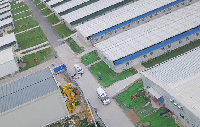 (200414) -- WUHAN, April 14, 2020 -- Aerial photo taken on April 14, 2020 shows ambulances transferring the last batch of COVID-19 patients to other hospitals at Leishenshan (Thunder God Mountain) Hospital in Wuhan, central China s Hubei Province. ) CHINA-WUHAN-COVID-19-LEISHENSHAN HOSPITAL-PATIENTS-TRANSFER (CN) ChengxMin 