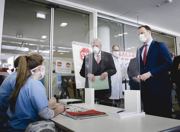 Federal Minister of Health Jens Spahn CDU during a visit to the University Hospital Giessen on 14 04 2020 Giessen Germany Copyright: xXanderxHeinl photothek.netx