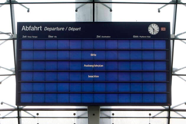 DB Deutsche n Bahn display board with lettering please observe the timetable during a technical fault at Frankfurt Airport railway station Long-distance railway station, Hesse, Germany