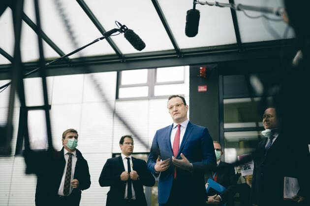 Federal Health Minister Jens Spahn CDU speaks to the press during a visit to the University Hospital Giessen on 14 04 2020 Giessen Germany Copyright: xXanderxHeinl photothek.netx