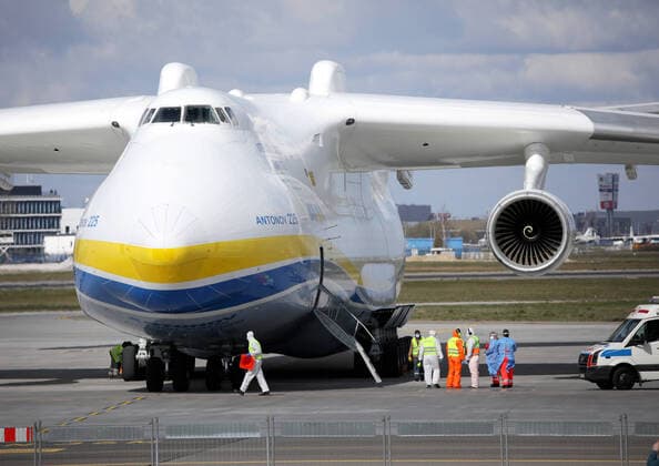 World s biggest plane brings personal protective medical equipment from China to Poland amid coronavirus pandemic The world s biggest airplane - lone extant Antonov An-225 Mriya arrives at the Chopin Airport on April 14, 2020 in Warsaw, Poland. It carries medical supplies from China including 7 million face masks and several hundred thousand protective suits, to help Poland during the ongoing outbreak of the COVID-19. EN_01424613_0073 