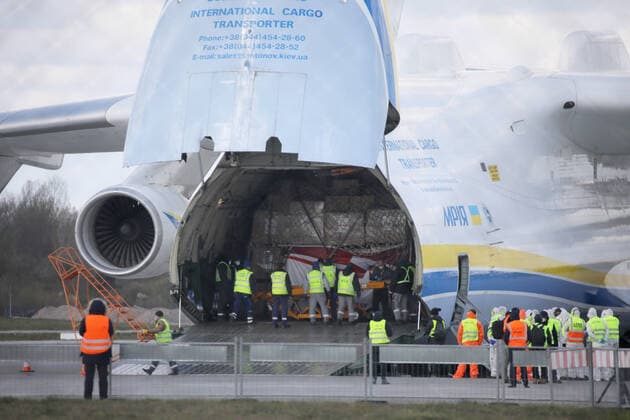 World s biggest plane brings personal protective medical equipment from China to Poland amid coronavirus pandemic The world s biggest airplane - lone extant Antonov An-225 Mriya arrives at the Chopin Airport on April 14, 2020 in Warsaw, Poland. It carries medical supplies from China including 7 million face masks and several hundred thousand protective suits, to help Poland during the ongoing outbreak of the COVID-19. EN_01424613_0101 