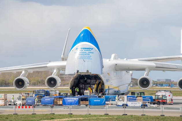 WARSZAWA 14.04.2020 ANTONOW AN-225 W WARSZAWIE ROZLADUNEK FOT. BRUNNER NEWSPIX.PL --- Newspix.pl Unloading medical equipment and personal protective equipment from the Antonov AN 225 deck  BRN14042020-0018