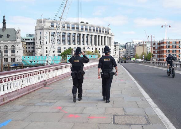 . 14 04 2020. London, United Kingdom. Coronavirus crisis. Tow City of London police officers seen patrolling around Blackfriars Bridge, this morning, as the coronavirus lockdown continues. According the World Health Organisation restrictions should be lifted slowly and not all at once to avoid a resurgence of the virus. In this way Dominic Raab, who is deputising for Boris Johnson, will announce on Thursday that the lockdown will stay in place until at least May 7.  xGustavoxValientex xi-Imagesx IIM-21021-0013