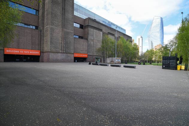 . 14 04 2020. London, United Kingdom. Coronavirus crisis. View of an empty Tate Modern, this morning, as the coronavirus lockdown continues. According the World Health Organisation restrictions should be lifted slowly and not all at once to avoid a resurgence of the virus. In this way Dominic Raab, who is deputising for Boris Johnson, will announce on Thursday that the lockdown will stay in place until at least May 7.  xGustavoxValientex xi-Imagesx IIM-21021-0015
