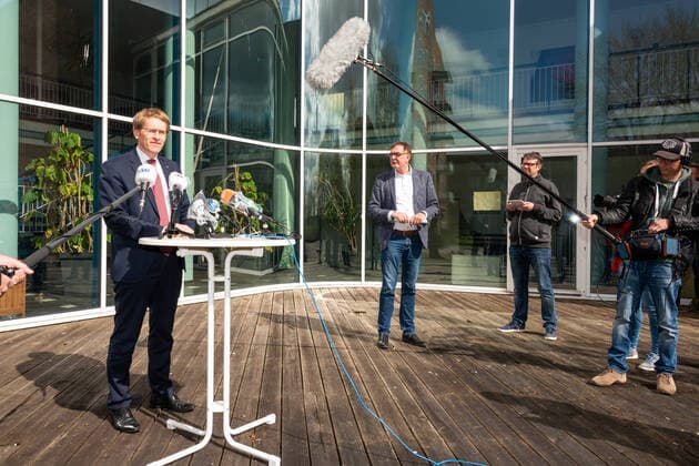 Kiel, 14 04 2020, Corona crisis, information before the conference with the Chancellor Today, Minister President Daniel Günther spoke about the planned schedule for the consultations of the heads of state governments with the Chancellor He explained the further procedure and announced that he would communicate the results of the consultations tomorrow