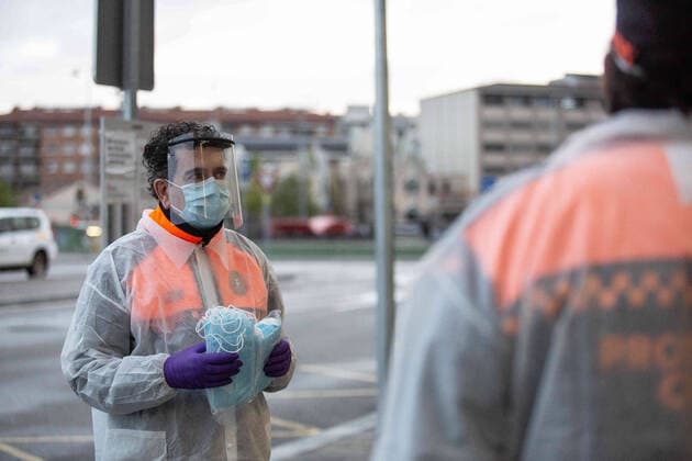 April 14, 2020, Girona, Spain: A Spanish Civil Protection member preparing to distribute face masks as a preventive measure against the spread of Coronavirus (COVID-19) at the Girona railway station..The Spanish government reestablishes non-essential jobs in Catalonia after 31 days of confinement. More than 1,700,000 people return to work. Civil protection and police officers distribute masks at train and bus stations to prevent the spread of Covid-19 from increasing. Girona Spain - ZUMAs197 20200414_zaa_s197_027 Copyright: xMartixNavarrox