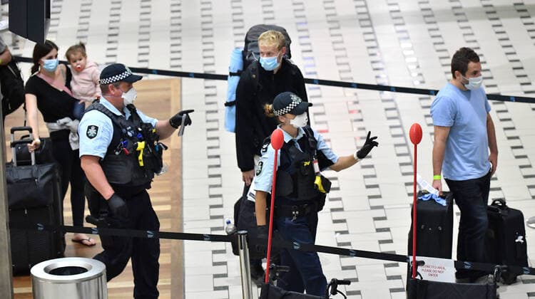 PERU COVID-19 REPATRIATION FLIGHT, Police are seen moving evacuated Australian s towards the buses after they landed in Brisbane from South America due to the coronavirus (COVID-19) at Brisbane International Airport in Brisbane, Tuesday, April 14, 2020. The Qantas flight from Lima, repatriated 115 passengers back to Australia. ( NO ARCHIVING, EDITORIAL USE ONLY, NO USE IN BOOKS WITHOUT CONSENT BRISBANE QLD AUSTRALIA  Copyright: xDARRENxENGLANDx 47187041st