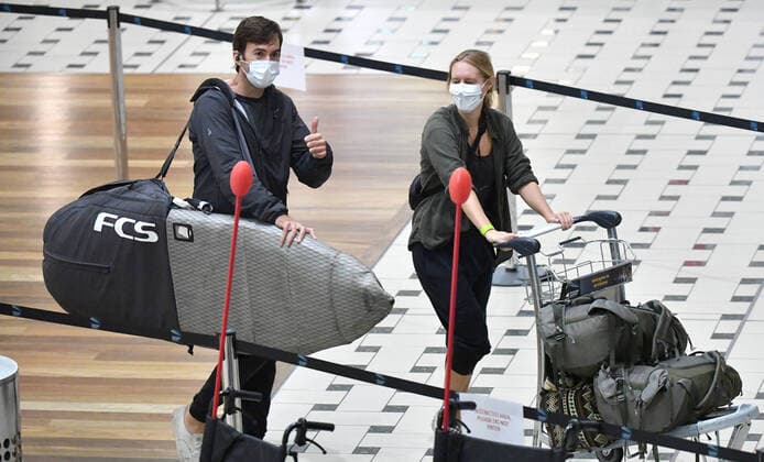 PERU COVID-19 REPATRIATION FLIGHT, Australians evacuated from South America due to the coronavirus (COVID-19) are seen after landing at Brisbane International Airport in Brisbane, Tuesday, April 14, 2020. The Qantas flight from Lima, repatriated 115 passengers back to Australia. ( NO ARCHIVING, EDITORIAL USE ONLY, NO USE IN BOOKS WITHOUT CONSENT BRISBANE QLD AUSTRALIA  Copyright: xDARRENxENGLANDx 47187042st