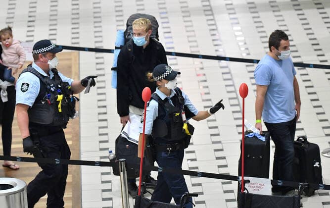 PERU COVID-19 REPATRIATION FLIGHT, Police are seen moving evacuated Australian s towards the buses after they landed in Brisbane from South America due to the coronavirus (COVID-19) at Brisbane International Airport in Brisbane, Tuesday, April 14, 2020. The Qantas flight from Lima, repatriated 115 passengers back to Australia. ( NO ARCHIVING, EDITORIAL USE ONLY, NO USE IN BOOKS WITHOUT CONSENT BRISBANE QLD AUSTRALIA  Copyright: xDARRENxENGLANDx 47187045st
