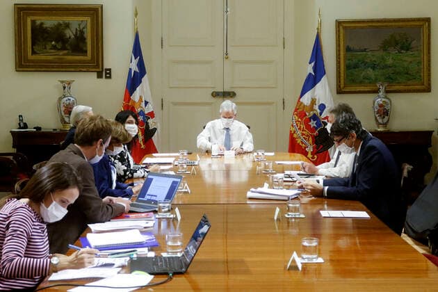 Santiago, April 14, 2020 The President of the Republic, Sebastian Pinera, heads a new meeting of the coronavirus emergency committee arrives at the Palacio de La Moneda to participate in a new meeting of the coronavirus emergency committee.  Copyright: POOLxFOTOGRAFICO VIAxATONxCHILE