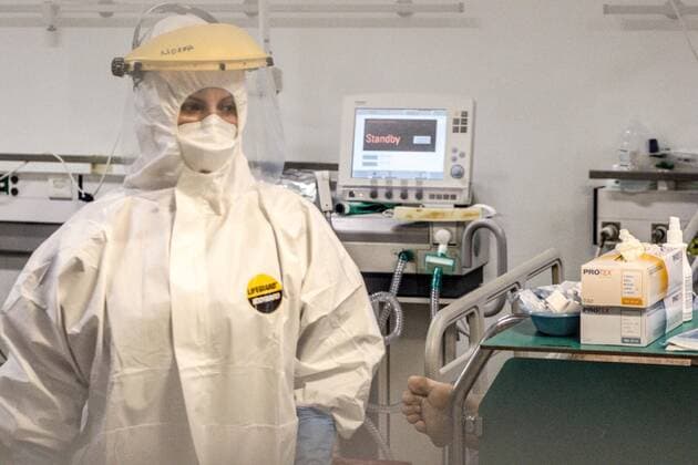 April 14, 2020, Athens, Greece: Medical staff work in the ICU unit of the Covid 19 in ATTIKON hospital. Athens Greece - ZUMAe114 20200414_zaa_e114_005 Copyright: xEurokinissix