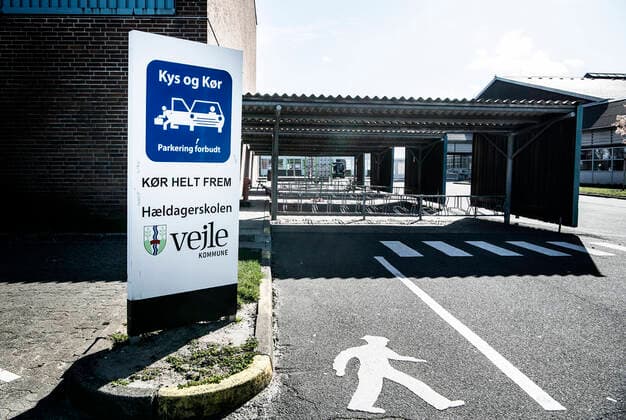 High pressure is underway to prepare for reopening at the full-day school at Vejle, Tuesday, April 14, 2020 The school has been closed due to the risk of infection from coronavirus COVID 19, Vejle,  Copyright: MettexM MettexMoerkx cop111 spdk20200414-153304-L