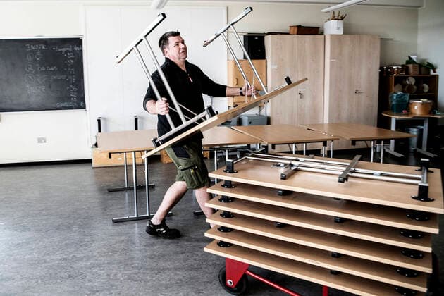 Work on high pressure to prepare for reopening at the full-day school at Vejle, Tuesday 14 April 2020 The school has been closed due to the risk of infection from coronavirus COVID 19, Vejle,  Copyright: MettexM MettexMoerkx cop111 spdk20200414-153311-L
