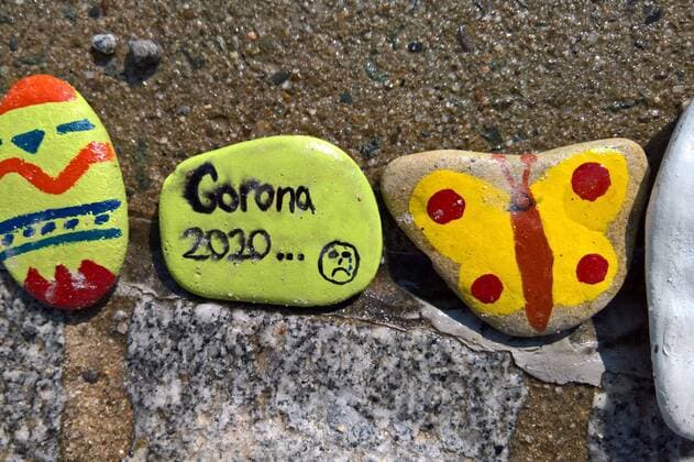 In Regensburg children paint pebbles and lay them on the ground along the Danube near Schwabelweis After the Corona pandemic people are allowed to help themselves and take their favourites home with them Photo Painted stones Corona 2020, butterfly