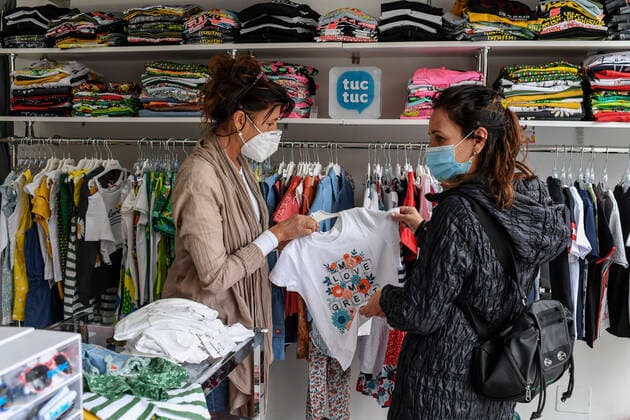 Reopening of children s clothing stores after the partial reduction of the blockade for the coronavirus pandemic in Naples. Activities such as children s clothing stores or stationery stores will only open twice a week. Countries around the world are taking steps to stem the widespread spread of the SARS-CoV-2 coronavirus that causes Covid-19 disease.  Copyright: xSalvatorexLaportax xIPAx xKontrolabx