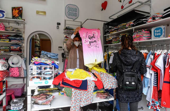Reopening of children s clothing stores after the partial reduction of the blockade for the coronavirus pandemic in Naples. Activities such as children s clothing stores or stationery stores will only open twice a week. Countries around the world are taking steps to stem the widespread spread of the SARS-CoV-2 coronavirus that causes Covid-19 disease.  Copyright: xSalvatorexLaportax xIPAx xKontrolabx
