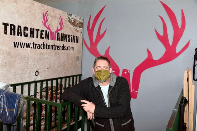 Manfred May is allowed to open his shop TrachtenWahnsinn with a special permit and offers, among other things, self-made face masks Germering, 14 04 2020 Foto:xS.xAdamx xFuturexImage