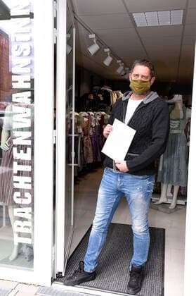 Manfred May is allowed to open his shop TrachtenWahnsinn with a special permit and offers, among other things, self-made face masks Germering, 14 04 2020 Foto:xS.xAdamx xFuturexImage