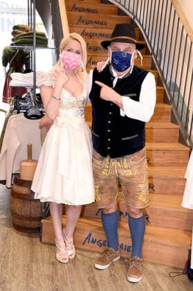 Yve Muc with friend Axel Munz in his shop Trachten Angermaier , which is closed due to the Corona crisis The Trachten Online Shop of Angermaier is still in operation Munich, 14 04 2020 Foto:xS.xAdamx xFuturexImage