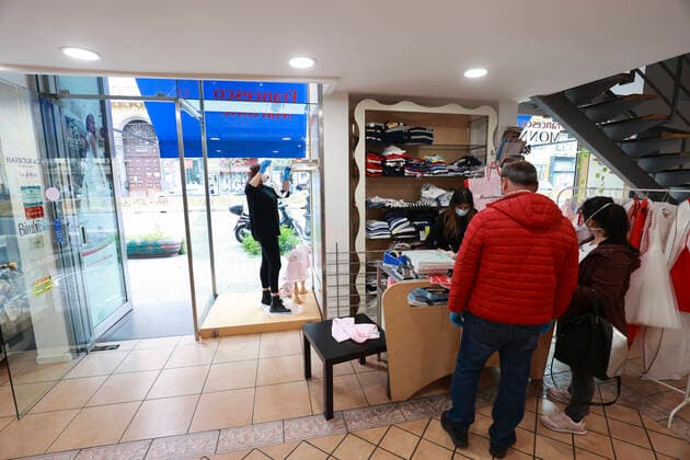 Naples 14-04-2020 Coronavirus emergency (COVID-19) partial opening for children s clothing stores only on Tuesday and Friday in the photo the egozioFrancesco Martone in Corso Umberto prepares for sale (Newfotosud) (napolipress Fotogramma, Naples - 2020-04-14) p.s. la foto e utilizzabile nel rispetto del contesto in cui e stata scattata, e senza intento diffamatorio del decoro delle persone rappresentate  Copyright: xnapolipressx xFOTOGRAMMAx