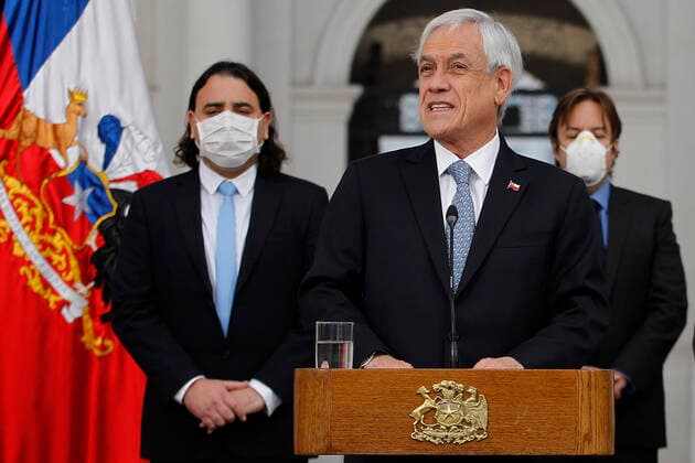 Santiago, 14 de abril 2020 El Presidente de la Republica, Sebastian Pinera, acompanado por el Ministro de Educacion, Raul Figueroa, sostiene una reunion con la presidenta del Consejo Nacional de Television, Catalina Parot; el presidente de ANATEL, Ernesto Corona; la presidenta del directorio de TVN, Ana Holuigue, y el director ejecutivo del canal, Francisco Guijon; el presidente ejecutivo de Turner Chile, Jorge Carey; el director ejecutivo de Mega, Patricio Hernandez; el director ejecutivo de Canal 13, Max Luksic; y el director ejecutivo de TV+, Martin Awad. Dragomir Yankovic Aton Chile, Santiago Chile Aton_411840 Copyright: DRAGOMIRxYANKOVIC ATONxCHILE