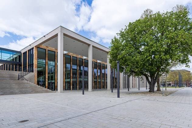 Wiesbaden, RheinMain CongressCenter , 14 04 2020, Exterior view of the multifunctional RheinMain CongressCenter at Friedrich Ebert Allee 1, 65185 Wiesbaden The RheinMain CongressCenter is a congress and event center in downtown Wiesbaden that opened in April 2018 It is used primarily for congresses, conferences and trade fairs Wiesbaden RheinMain CongressCenter Hessen Deutschland
