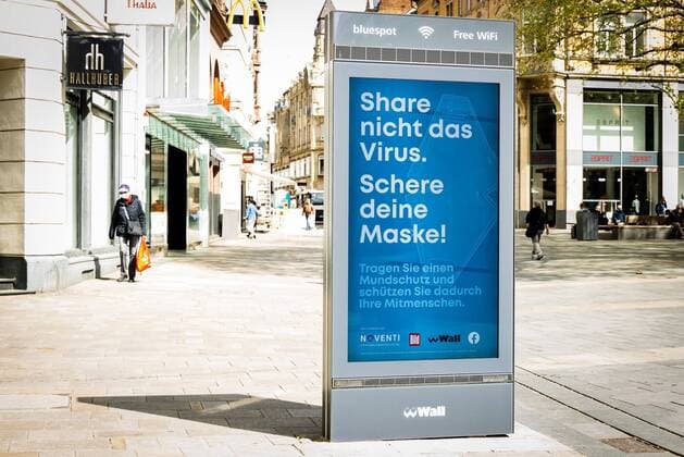 Wiesbaden, 14 04 2020, Wiesbaden, Shut down in Wiesbaden The corona virus is paralysing the state capital of Hessen Only a few people here at Mauritusplatz and the City Light Posters give behavioural advice Wiesbaden Hessen Germany
