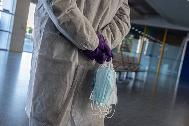 April 14, 2020, Girona, Spain: A member of Civic Agents of Girona holds protection masks ready to offer them to people during the first day of work after the lift of the lock down restriction..Some industries and construction sectors in Catalonia resume work as the lockdown restrictions have been changed. Health Ministry of Spain has so far recorded a total of 170,099 infections, 17,756 death and 64,727 recovered since the beginning of the corona virus outbreak. Girona Spain - ZUMAs197 20200414_zaa_s197_057 Copyright: xAdriÃ xSalidoxZarcox