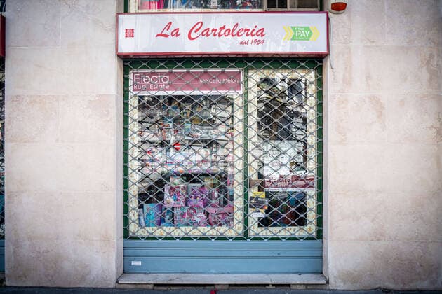 Milan - Coronavirus Emergency - Bookstores, stationery stores and closed shops. The stationery shop in via Statuto (Marco Passaro Fotogramma, Milan - 2020-04-14) p.s. la foto e utilizzabile nel rispetto del contesto in cui e stata scattata, e senza intento diffamatorio del decoro delle persone rappresentate  Copyright: xMarcoxPassarox xFOTOGRAMMAx