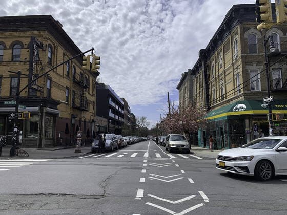 April 14, 2020, International, Brooklyn New York USA: (NEW) Covid-19:Movement in Brooklyn.. April 14,2020,Brooklyn,New York,USA:There is long queue everywhere in Brooklyn to enter post office,stores amid Coronavirus pandemic.People are also keeping distance while on the queue. ..Credit: Thenews2 International - ZUMAn293 20200414_znp_n293_010 Copyright: xNiyixFotex
