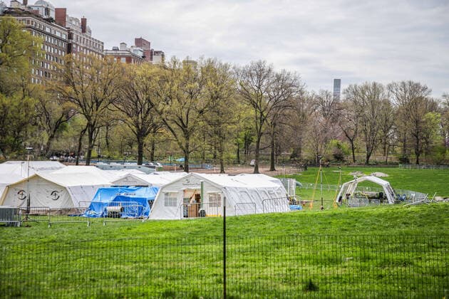 April 14, 2020, New York, NEW YORK, EUA: Movement at Field Hospital in Central Park in New York during the Coronavirus pandemic COVID-19 in the United States. New York EUA - ZUMAc233 47187942st Copyright: xVanessaxCarvalhox