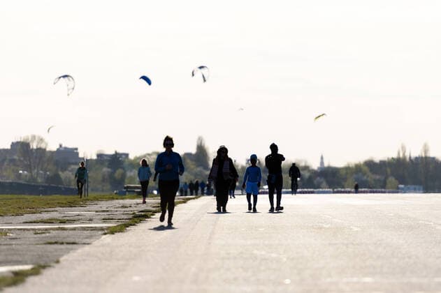 April 14, 2020: Silhouettes of people can be seen against the sky of the setting sun on the Tempelhofer Park on the site of the former Tempelhof Airport. People living in the city of Berlin have to stay in their flats or usual accommodation to contain the coronavirus, meetings of more than 2 persons are forbidden, people are asked to keep a minimum distance. - ZUMAs172 20200414_zap_s172_003 Copyright: xJanxScheunertx