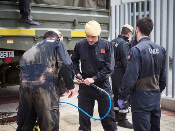 April 14, 2020, Pamplona, Navarra, SPAIN: UME battalion after disinfecting a psychogeriatric in Pamplona during the coronavirus pandemic COVID19 and the Alarm State in Pamplona, Spain, on April 14, 2020. Pamplona SPAIN - ZUMAa181 20200414_zaa_a181_004 Copyright: xEduardoxSanzx