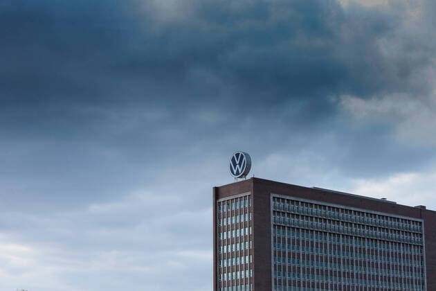 14.04.2020, xtgx, Symbolfotos Volkswagen Abgasskandal, dunkle Wolken ueber der Konzernzentrale von VW in Wolfsburg, Symbolfoto, Symbolbild emwirt Wolfsburg *** 14 04 2020, xtgx, symbol photos Volkswagen exhaust gas scandal, dark clouds over the VW headquarters in Wolfsburg, symbol photo, symbol image emwirt Wolfsburg