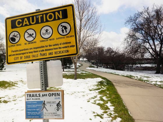 April 14, 2020, Sioux Falls, SOUTH DAKOTA, USA: Sioux Falls, South Dakota, Falls Park has added signage asking people to take precaution because of the coronavirus. Smithfield Foods pork processing plant is located across the street from the park and has been closed indefinitely after 380 employees tested positive for the COVID-19 virus. Tuesday, April 14, 2020. A total of 3,700 persons work at the Sioux Falls food processing plant, and the city of Sioux Falls in Minnehaha County has become a hotspot in the state for the virus. Sioux Falls mayor has requested the governor of South Dakota to enact a state-wide shelter in place order to combat the spread of the virus. Sioux Falls USA - ZUMAm41_ 20200414_zaf_m41_003 Copyright: xJerryxMennengax