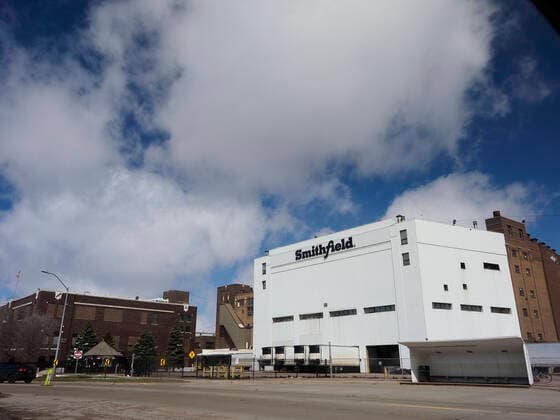 April 14, 2020, Sioux Falls, SOUTH DAKOTA, USA: The Smithfield Foods pork processing plant in Sioux Falls, South Dakota has been closed indefinitely after 380 employees tested positive for the COVID-19 virus. Tuesday, April 14, 2020. A total of 3,700 persons work at the Sioux Falls food processing plant, and the city of Sioux Falls in Minnehaha County has become a hotspot in the state for the virus. Sioux Falls mayor has requested the governor of South Dakota to enact a state-wide shelter in place order to combat the spread of the virus. Sioux Falls USA - ZUMAm41_ 20200414_zaf_m41_004 Copyright: xJerryxMennengax