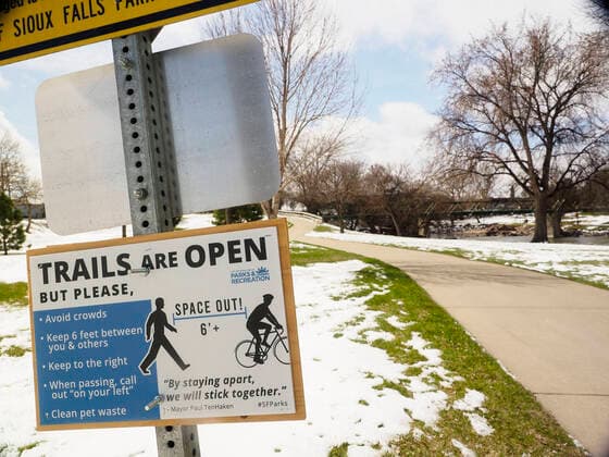 April 14, 2020, Sioux Falls, SOUTH DAKOTA, USA: Sioux Falls, South Dakota, Falls Park has added signage asking people to take precaution because of the coronavirus. Smithfield Foods pork processing plant is located across the street from the park and has been closed indefinitely after 380 employees tested positive for the COVID-19 virus. Tuesday, April 14, 2020. A total of 3,700 persons work at the Sioux Falls food processing plant, and the city of Sioux Falls in Minnehaha County has become a hotspot in the state for the virus. Sioux Falls mayor has requested the governor of South Dakota to enact a state-wide shelter in place order to combat the spread of the virus. Sioux Falls USA - ZUMAm41_ 20200414_zaf_m41_006 Copyright: xJerryxMennengax