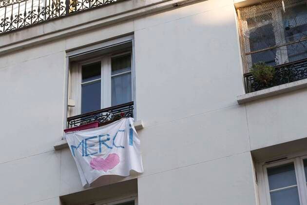 Applaudissements rue Alexandre Dumas NEWS : Covid 19 Coronavirus en France - Paris - 14 04 2020 MichaelBaucher Panoramic 