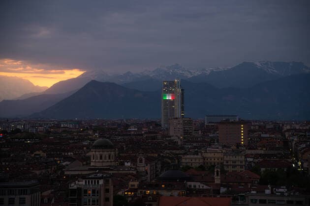 Italy: Turin lockdown 14th April 2020 A view shows the Grattacielo San Paolo with the colors of the Italian national flag to express solidarity and cohesion during COVID-19 emergencyon April 14, 2020 in Italy, during the c ountry s lockdown aimed at curbing the spread of the COVID-19 infection, caused by the novel coronavirus. Turin Piedmont Turin Italy Copyright: AlbertoxGandolfo