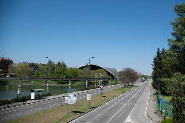 Italy: Turin lockdown 14th April 2020 A view shows Corso Unità D Italia and a deserted Turin on April 14, 2020 in Italy, during the country s lockdown aimed at curbing the spread of the COVID-19 infection, caused by the novel coronavirus. Turin Piedmont Turin Italy Copyright: AlbertoxGandolfo
