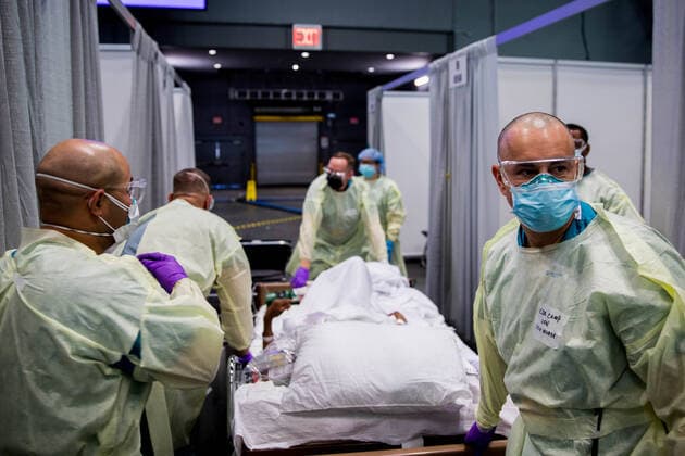 April 14, 2020, Manhattan, New York, United States Of America: NEW YORK (April 14, 2020) Medical providers assigned to the Javits New York Medical Station rush a critically ill patient to an intensive care room, April 11, 2020. U.S. Northern Command, through U.S. Army North, is providing military support to the Federal Emergency Management Agency to help communities in need. Manhattan United States Of America - ZUMAs214 20200414_zaa_s214_001 Copyright: xSMGx
