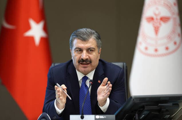 News Themen der Woche KW16 (200414) -- ANKARA, April 14, 2020 (Xinhua) -- Turkish Health Minister Fahrettin Koca speaks during a press conference in Ankara, Turkey, April 14, 2020. Turkish Health Minister Fahrettin Koca on Tuesday confirmed 4,062 new COVID-19 cases and 107 more deaths from the virus. The total number of confirmed COVID-19 cases in Turkey rose to 65,111, while the death toll surged to 1,403, Koca said at a press conference. (Photo by Mustafa Kaya Xinhua) TURKEY-ANKARA-COVID-19-CASES