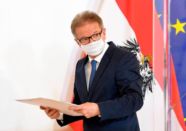 Vienna 14 04 2020, Federal Chancellery, Vienna, AUT, Current developments on corona disease in Austria, press conference News on the corona crisis, in picture Health Minister Rudolf Anschober G during a press conference of Austrian Goverment about the coronavirus Pandemic at the Federal Chancellery in Vienna, Austria on 2020 04 14  EP_str