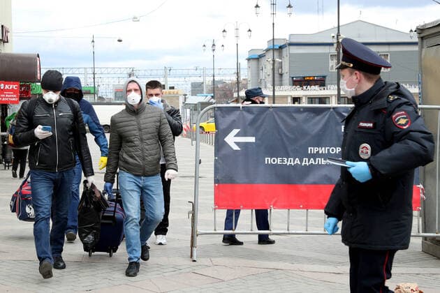 MOSCOW, RUSSIA - APRIL 15, 2020: A police officer in a face mask and gloves stands guard at a railway station near the entrance to Komsomolskaya Station of the Moscow Underground (metro) during the pandemic of the novel coronavirus disease (COVID-19). On 13 April 2020, the Moscow government introduced a digital permit system aimed at further restricting movement. Under the new scheme, which becomes mandatory from 15 April, people need to apply for permits to travel on public transport or a vehicle around the city. Since 30 March 2020, Moscow has been on lockdown. As of 15 April 2020, Russia has reported more than 21,100 confirmed cases of the novel coronavirus infection, with more than 13,000 confirmed cases in Moscow. Mikhail Tereshchenko TASS TS0D5D1A