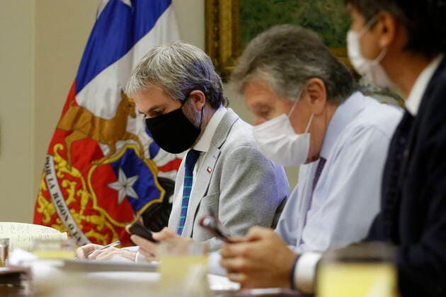 Santiago, April 15, 2020 The Minister of the Interior, Gonzalo Blumel, participates in a new meeting of the coronavirus emergency committee.  Copyright: POOLxFOTOGRAFICO VIAATONxCHILE